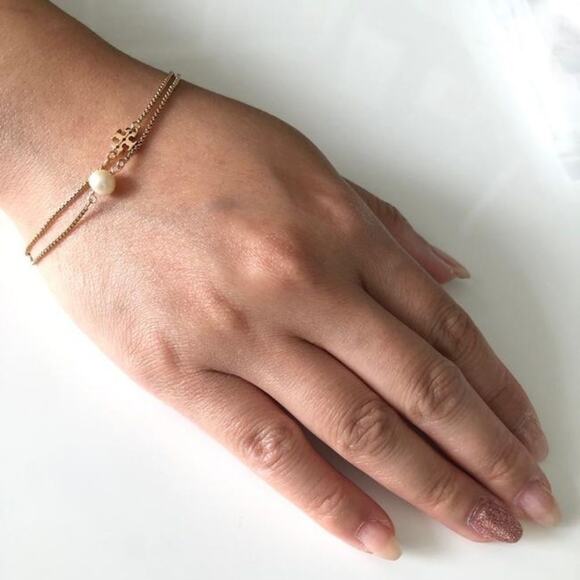 NWT Tory Burch Gold Logo & Pearl Adjustable Bracelet - Picture 5 of 6
